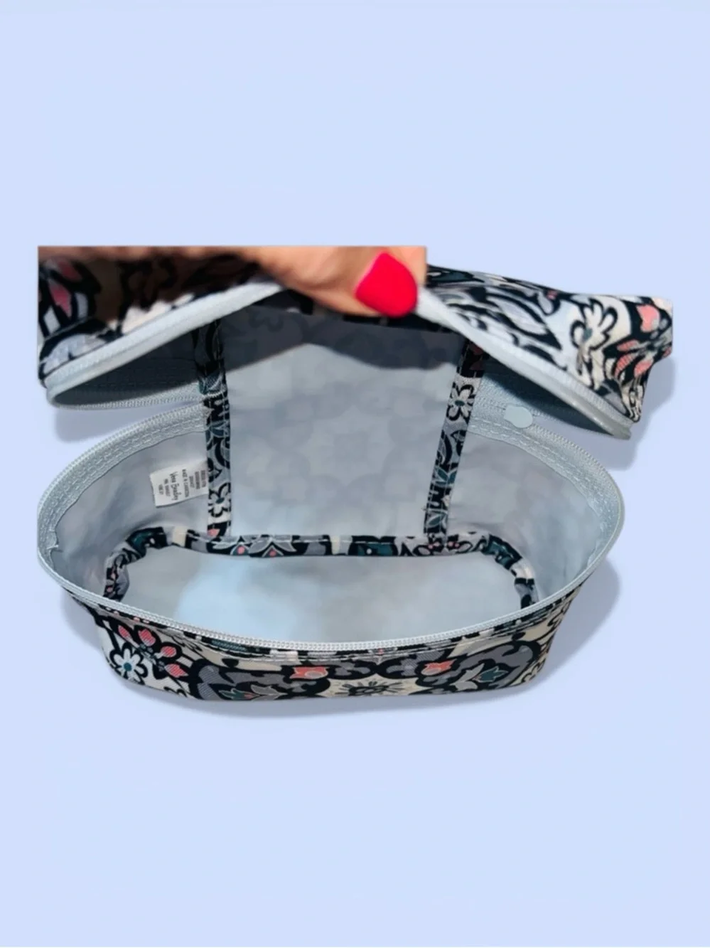 Vera Bradley Makeup Bag Lighten Up Makeup Bag‎ NWOT Lisbon Medalli…